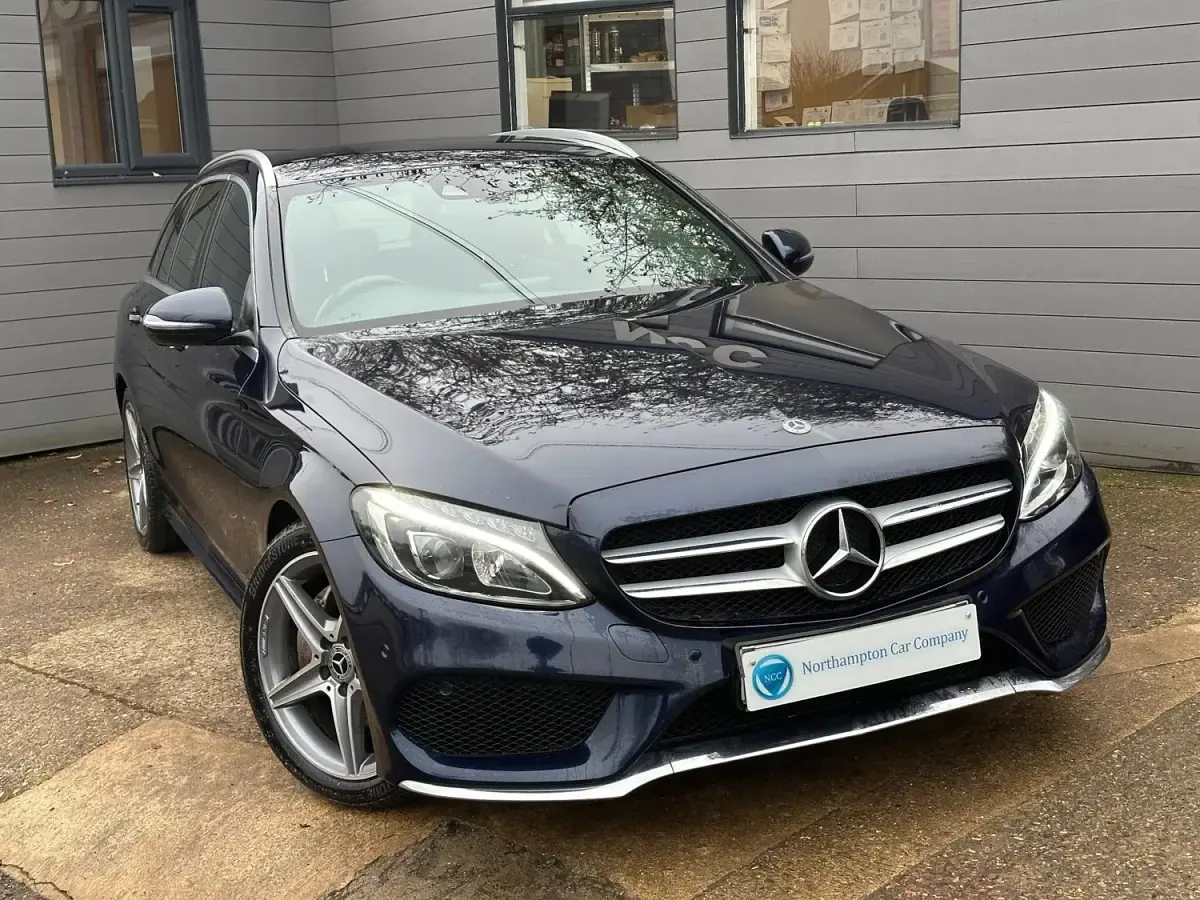Begagnad Mercedes C220 AMG line 2018 Blå Kombi