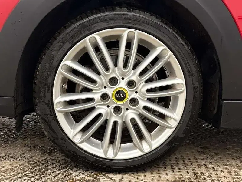 Usado Mini Cooper S Hatch 135 kW (184 CV) 2023 Rojo Utilitario