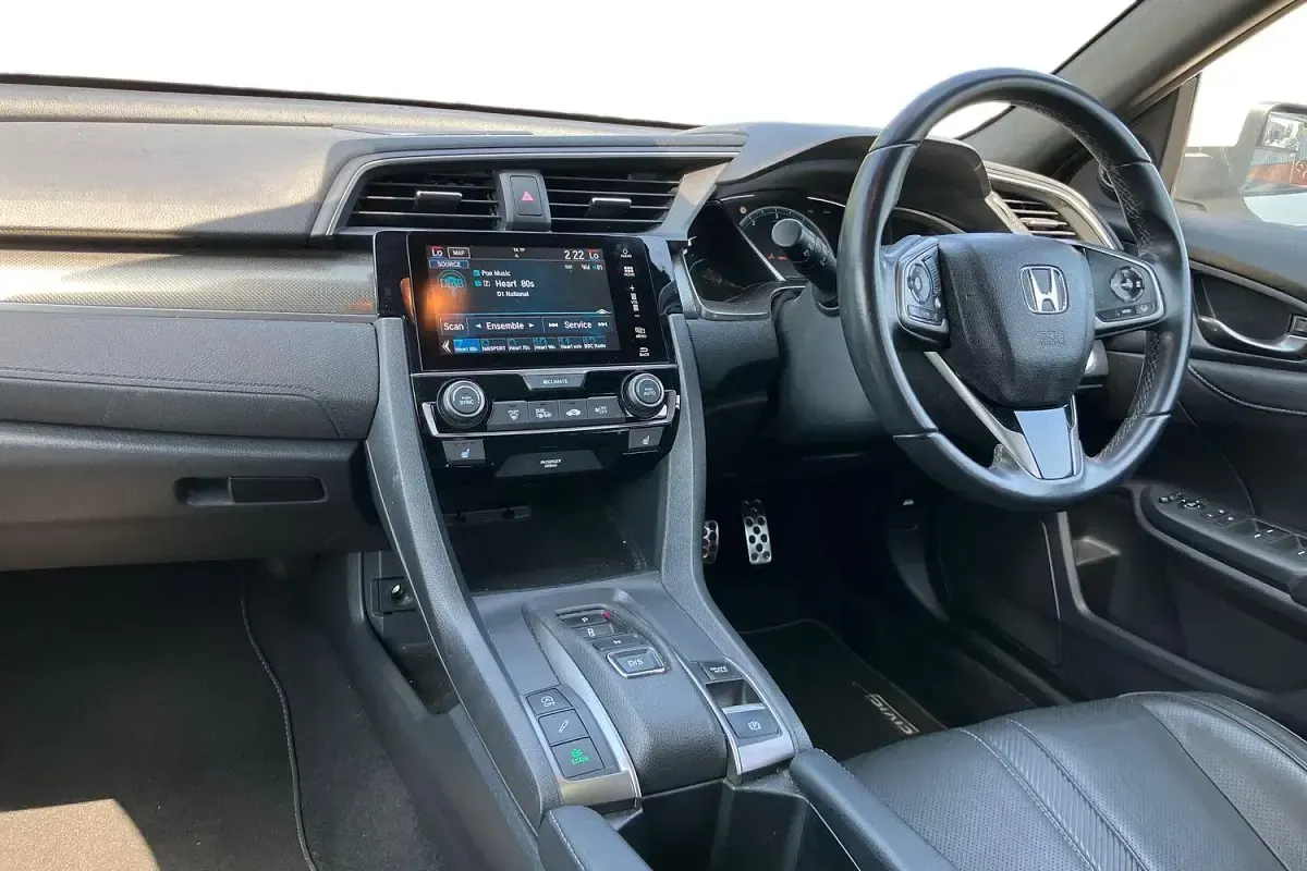 Used Honda Civic EX 120 HP (88 kW) 2019 White Hatchback