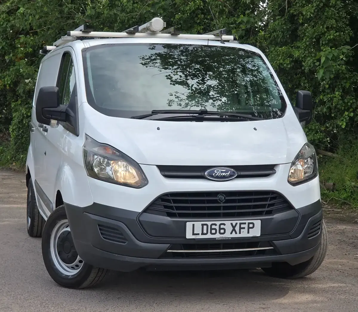 Used Ford Transit Custom 105 HP (77 kW) 2016 White Van