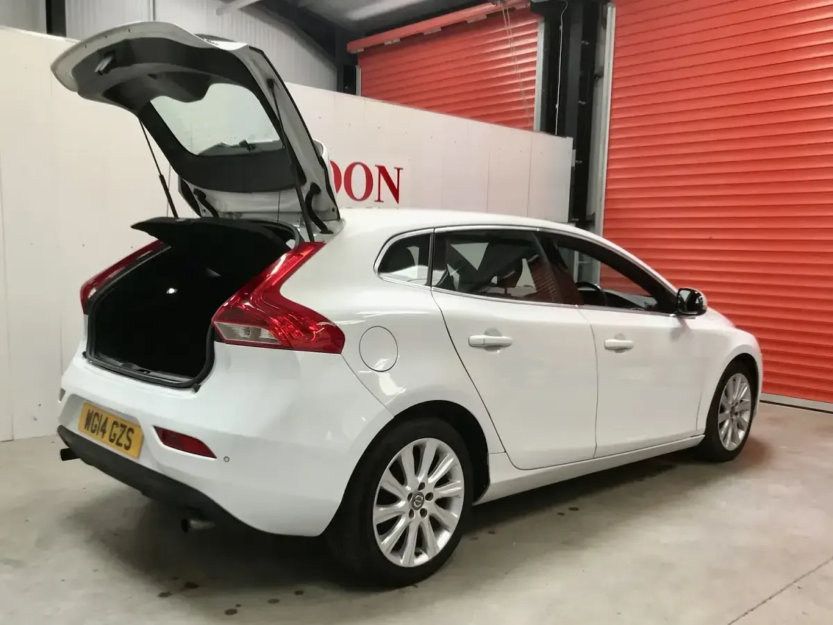 Used Volvo V40 SE Lux 115 HP (84 kW) 2014 White Hatchback