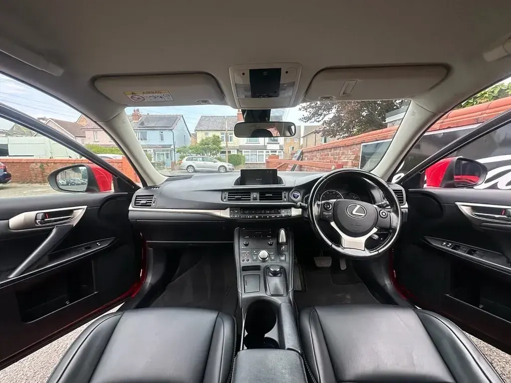 Used Lexus CT200h Executive Line 134 HP (98 kW) 2017 Red Hatchback