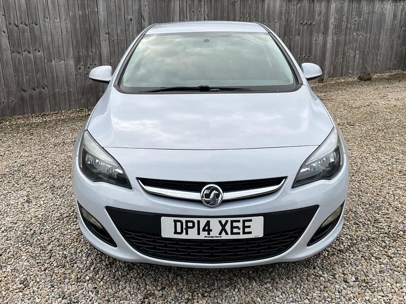Used Vauxhall Astra Design Edition 115 HP (84 kW) 2014 Grey Hatchback