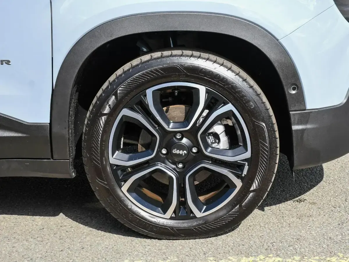 Begagnad Jeep Avenger EV Summit 113 kW (154 HK) 2025 Grå SUV