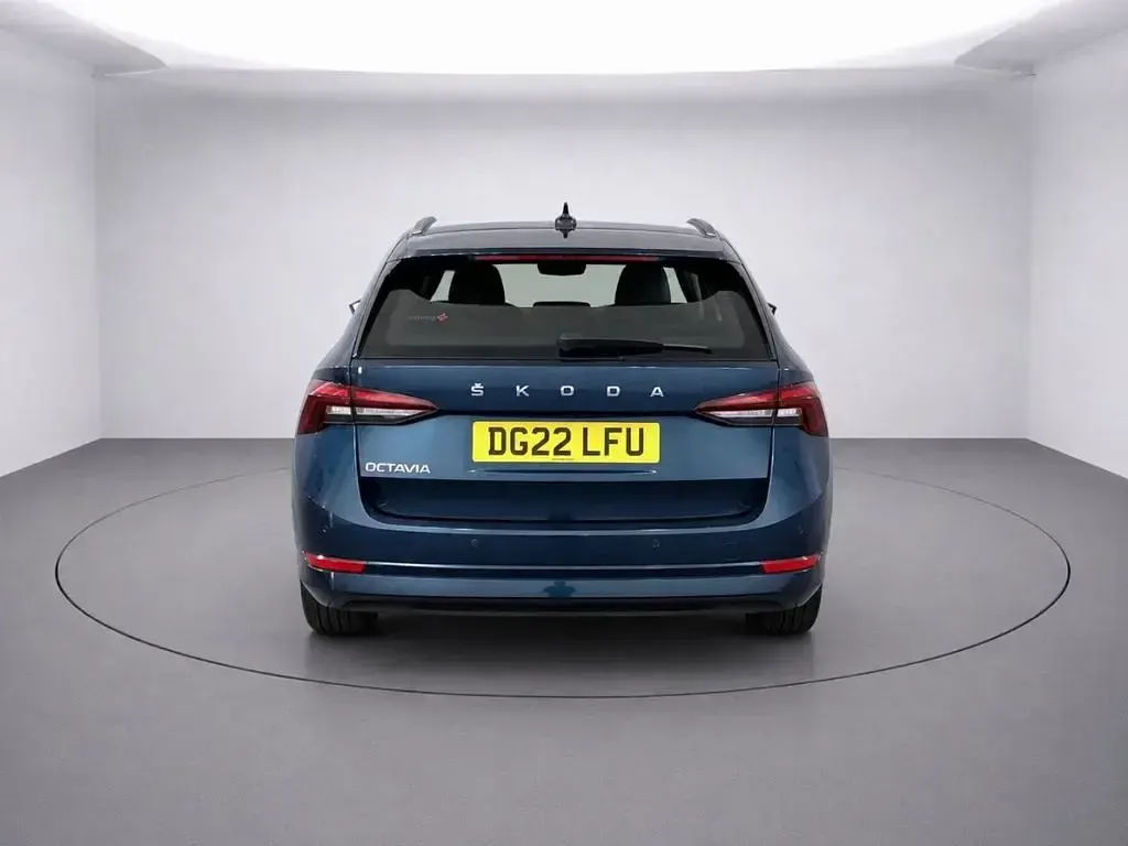 Used Skoda Octavia SE Technology 116 HP (85 kW) 2022 Blue Estate