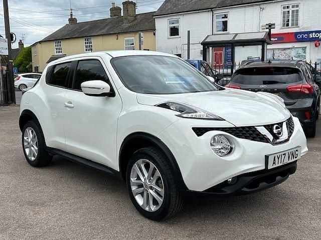 White Used 2017 Nissan Juke N-Connecta SUV | £10,000 (Fair price) - Image 1/4