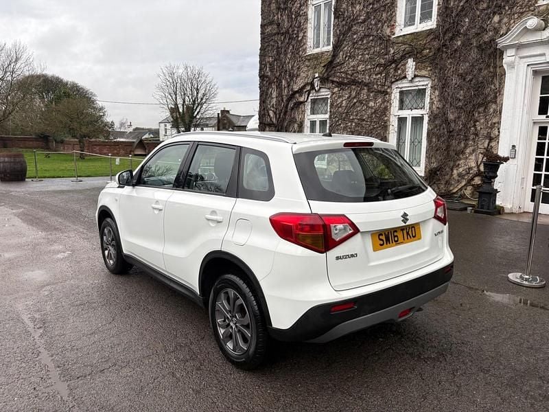 Used Suzuki Vitara SZ4 120 HP (88 kW) 2016 White Hatchback