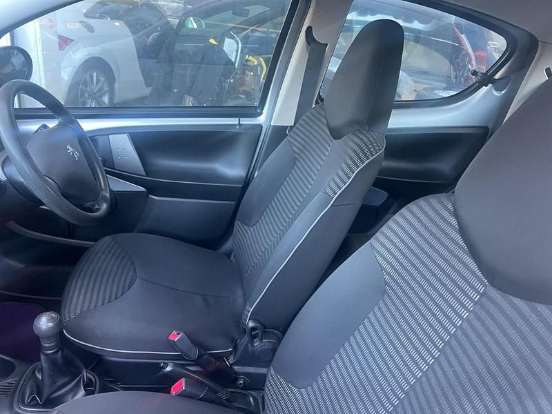 Used Peugeot 107 Active 68 HP (50 kW) 2013 Silver Hatchback