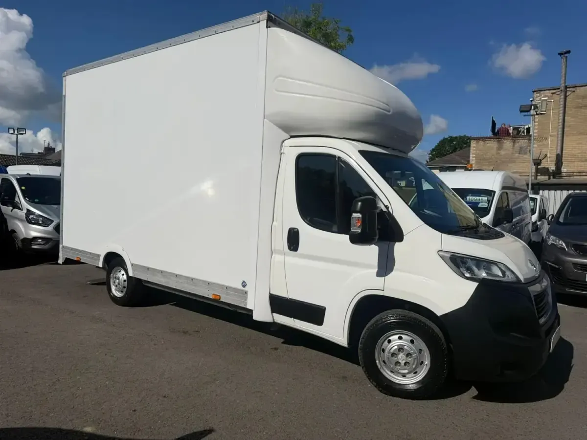 Używany Peugeot Boxer 165 KM (121 kW) 2021 Biały Van