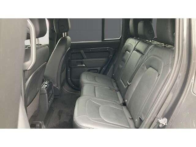 Used Land Rover Defender HSE Dynamic 300 HP (220 kW) 2024 Grey SUV