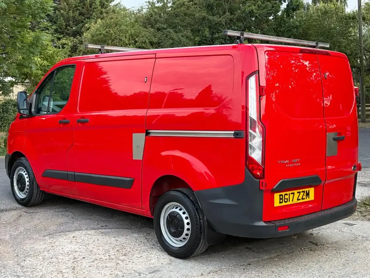 Used Ford Transit Custom 105 HP (77 kW) 2017 Red Van