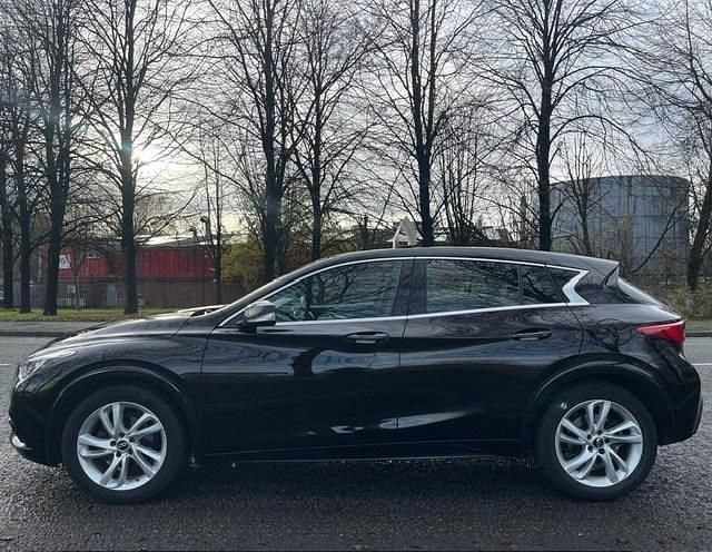 Used Infiniti Q30 Business Executive 109 HP (80 kW) 2016 Black Hatchback