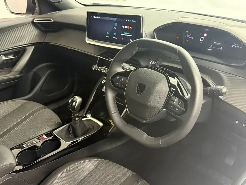 Used Peugeot 2008 Allure 131 HP (96 kW) 2025 White SUV