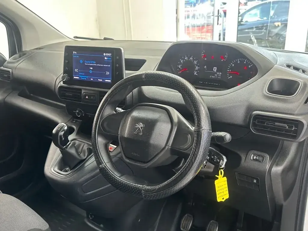 Used Peugeot Partner 2019 White MPV