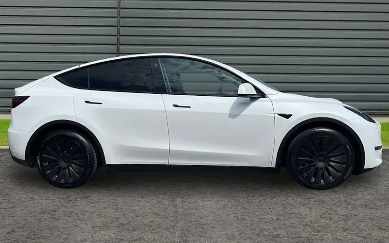 Used Tesla Model Y Long Range AWD 286 kW (389 HP) 2025 SUV