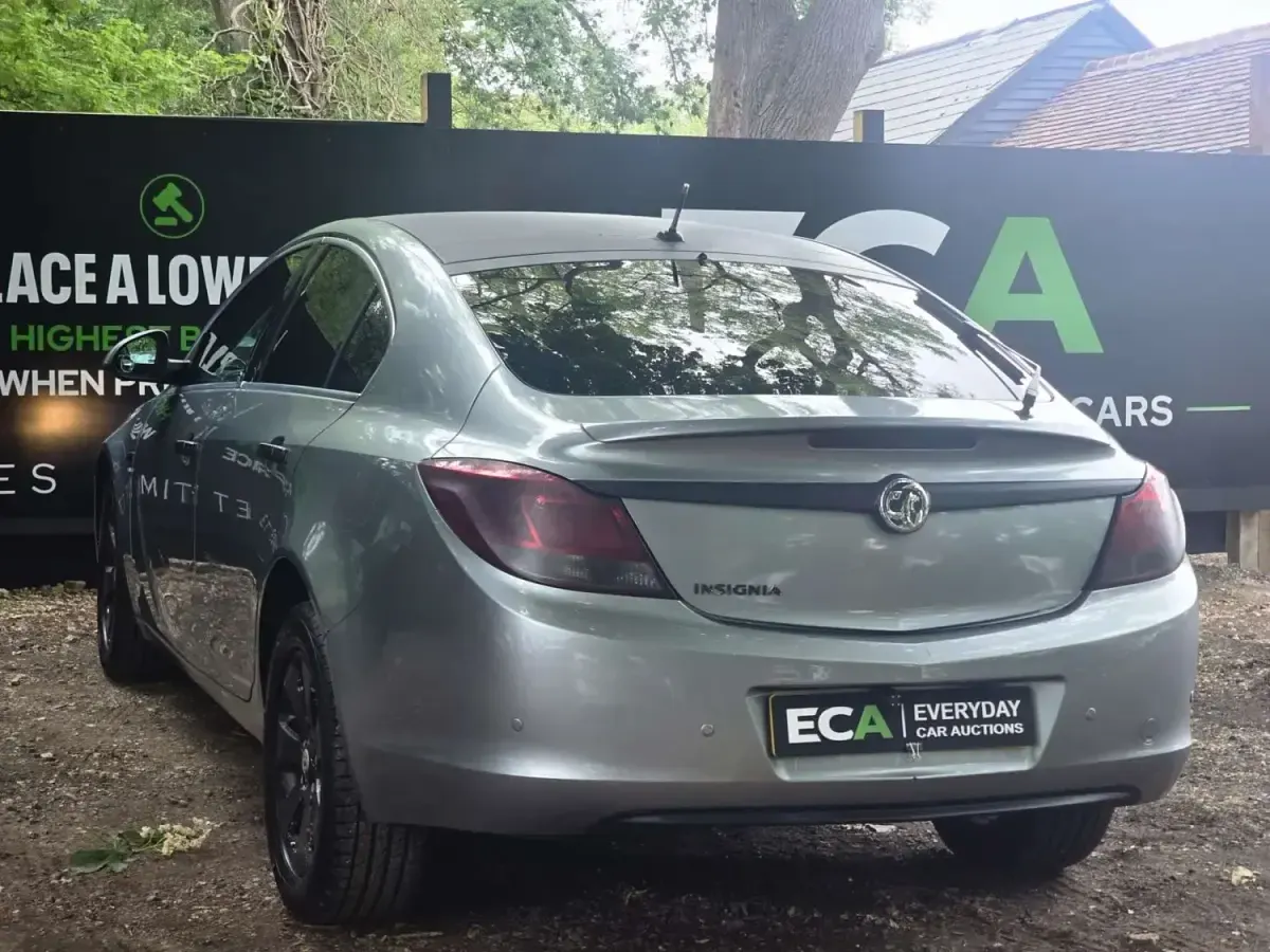 Second-hand Vauxhall Insignia SRi 2012 Argintiu Hatchback