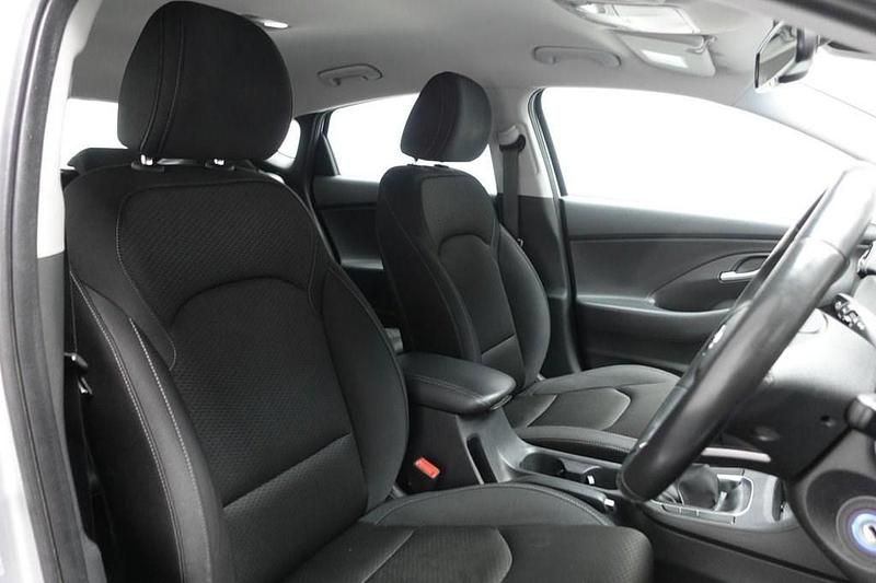 Used Hyundai i30 SE 140 HP (102 kW) 2019 Silver Hatchback