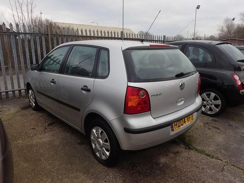 Used VW Polo S 75 HP (55 kW) 2004 Silver Hatchback
