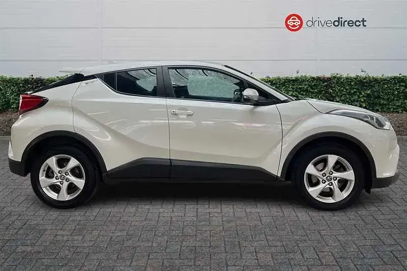 Used Toyota C-HR 116 HP (85 kW) 2017 White SUV