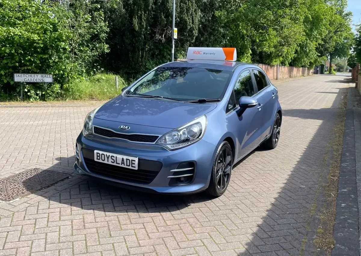 Używany Kia Rio 109 KM (80 kW) 2015 Niebieski Hatchback