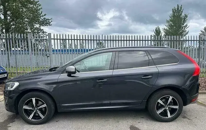 Used Volvo XC60 R-Design 220 HP (161 kW) 2017 Grey SUV