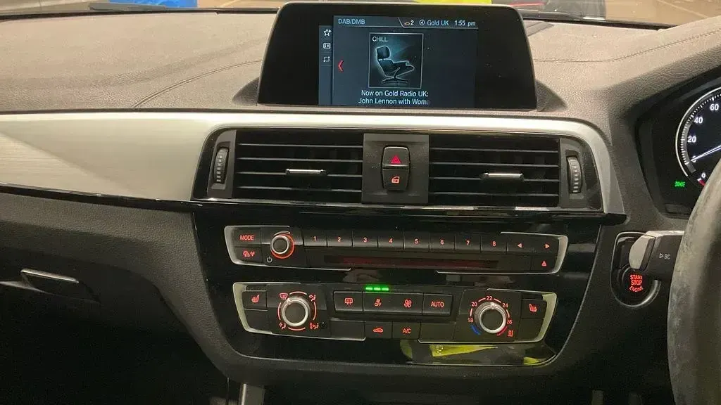 Begagnad BMW 118 M Sport 150 HK (110 kW) 2018 Svart Halvkombi