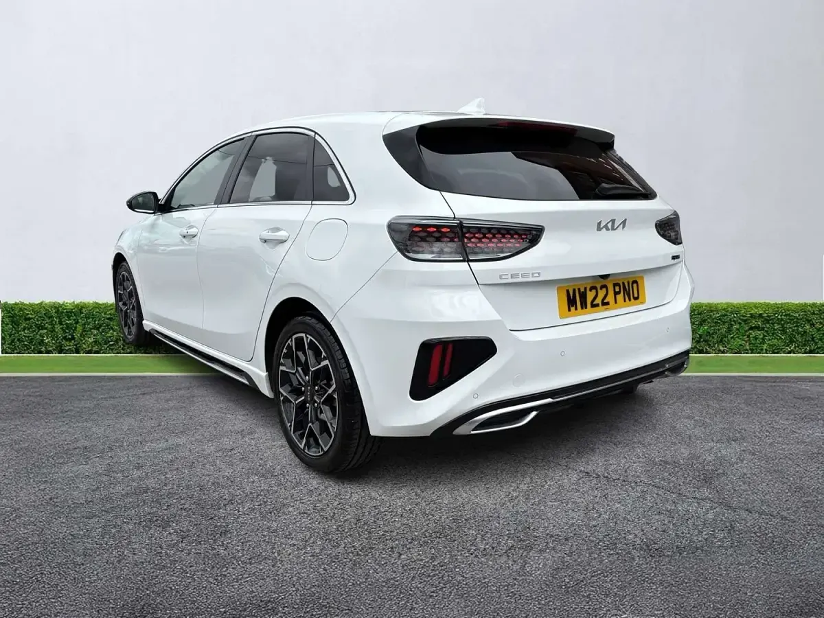 Used Kia Ceed GT-Line 158 HP (116 kW) 2022 White Hatchback