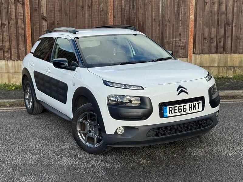 White Used 2016 Citroën C4 Cactus Feel Hatchback | £5,295 (Fair price) - Image 1/4