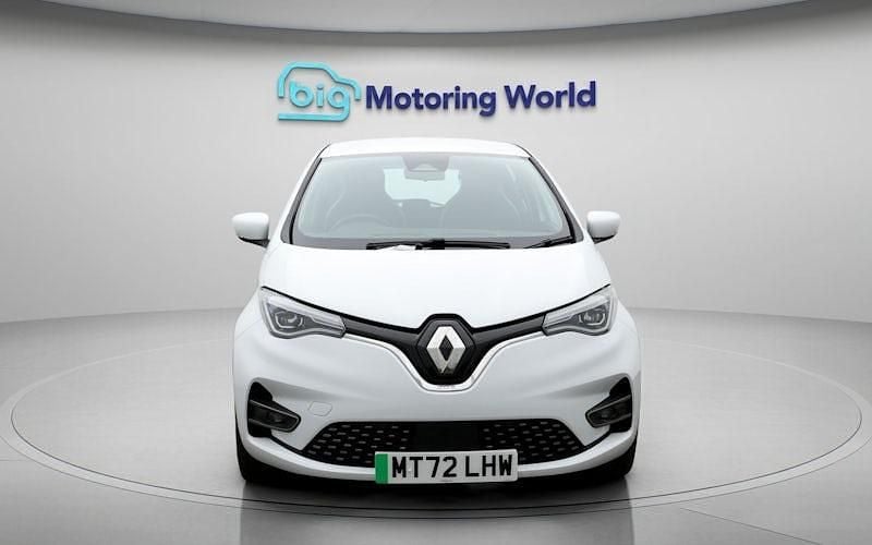 Used Renault Zoe Version S 100 kW (136 HP) 2022 White Hatchback