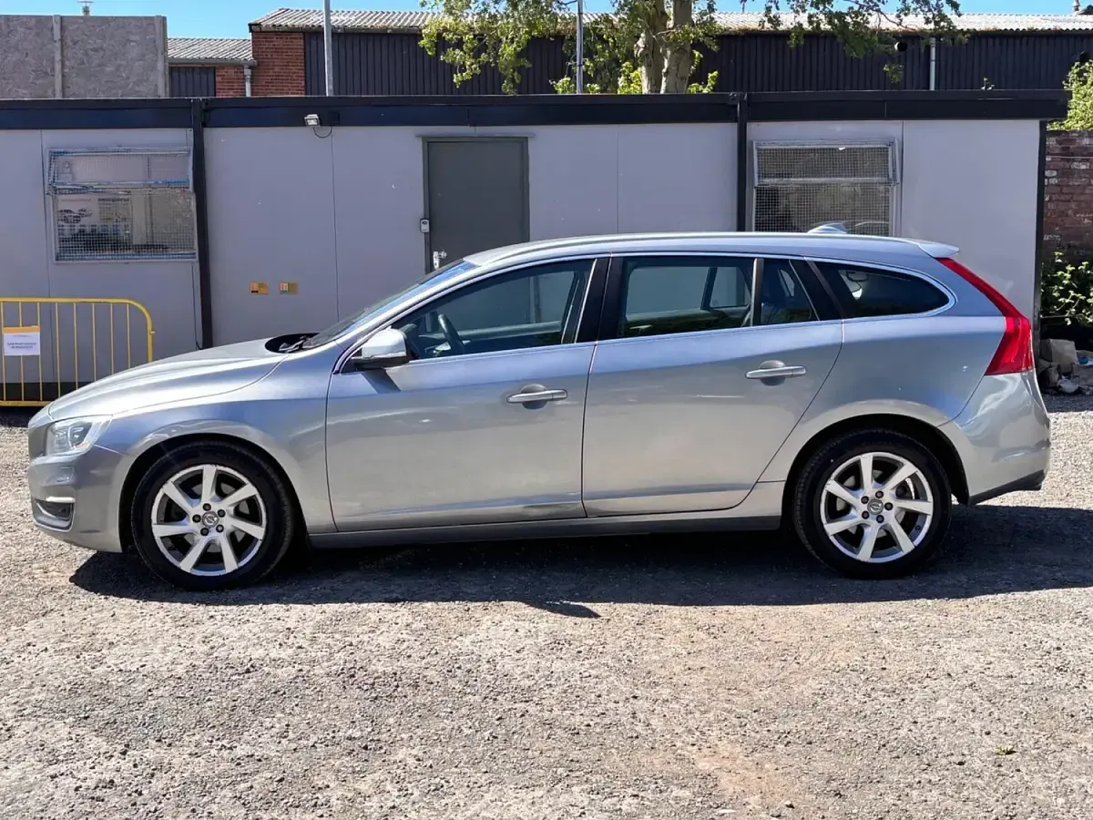 Used Volvo V60 SE Lux 163 HP (119 kW) 2013 Silver Estate