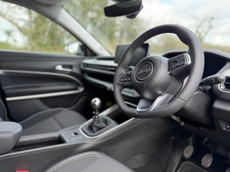 Used Jeep Avenger Summit 100 HP (73 kW) 2025 Black SUV