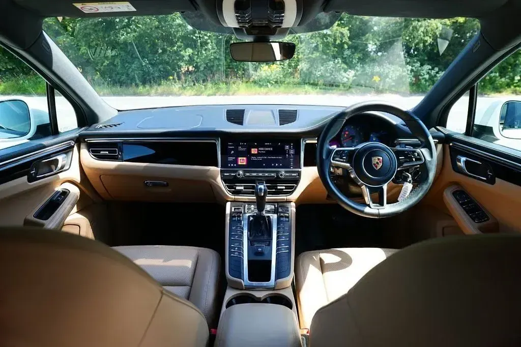 Used Porsche Macan 354 HP (260 kW) 2019 White SUV