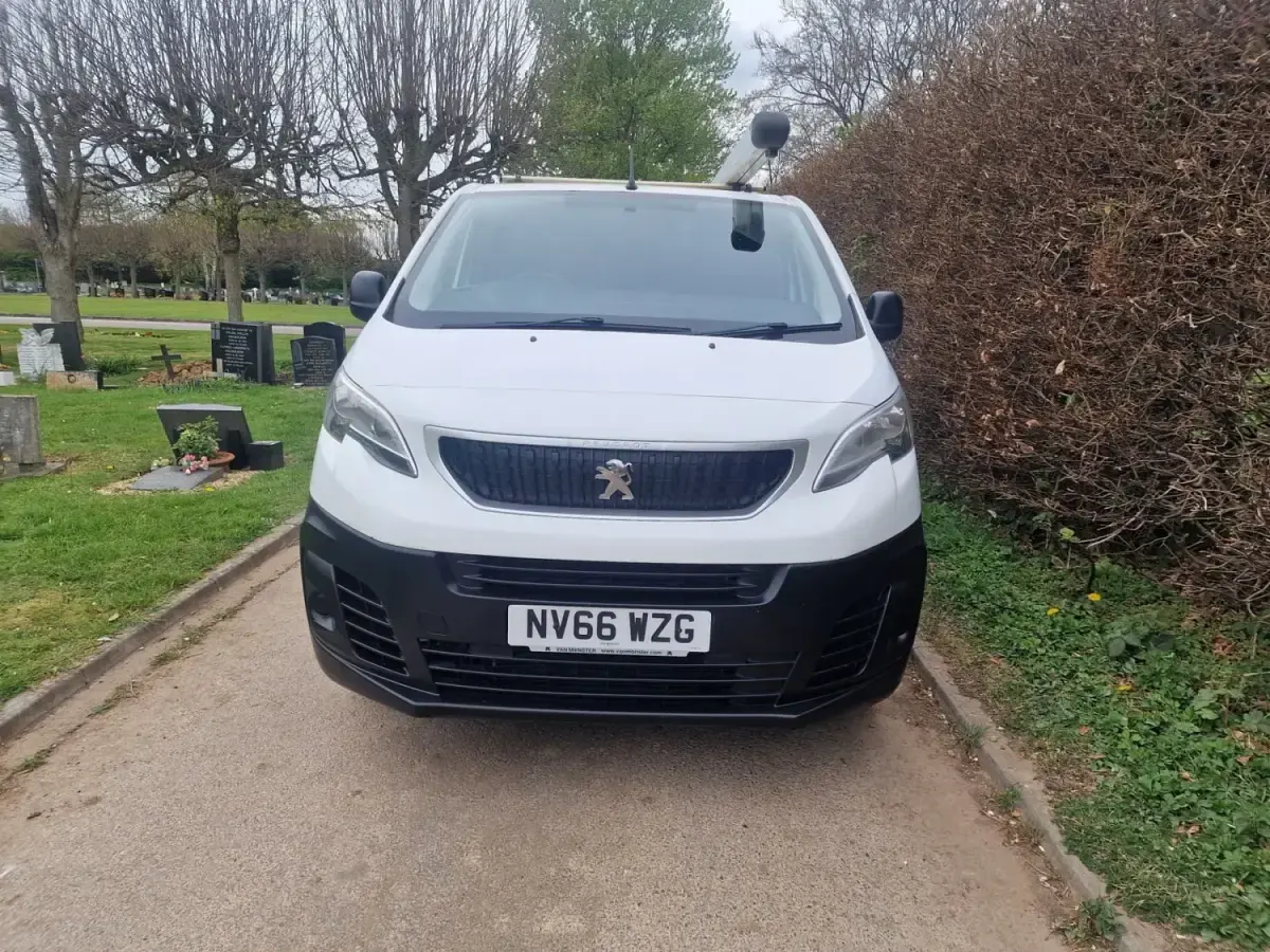 Second-hand Peugeot Expert 2017 Alb Van