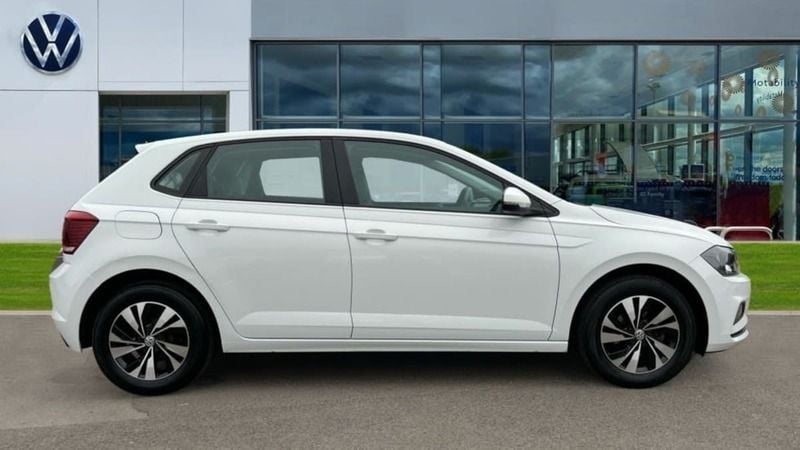 Used VW Polo SE 65 HP (47 kW) 2018 Pure white  Hatchback