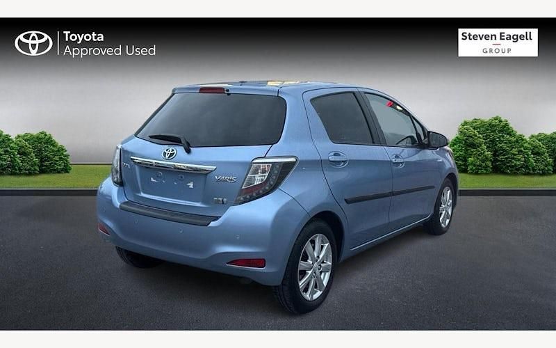 Used Toyota Yaris Hybrid T4 101 HP (74 kW) 2013 Hatchback
