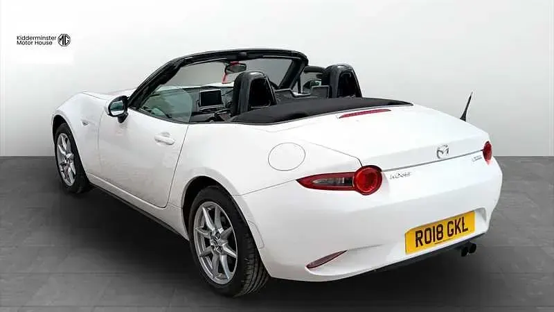 Used Mazda MX5 131 HP (96 kW) 2018 White Cabriolet