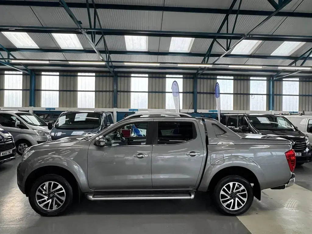 Used Nissan Navara Tekna 187 HP (137 kW) 2017 Grey Pickup
