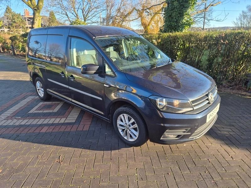 Begagnad VW Caddy Highline 102 HK (75 kW) 2019 Blå Minibuss