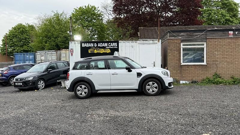 Begagnad Mini Cooper 2018 Vit Halvkombi