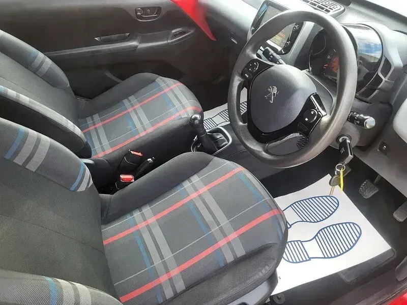 Used Peugeot 108 Active 68 HP (50 kW) 2014 Red