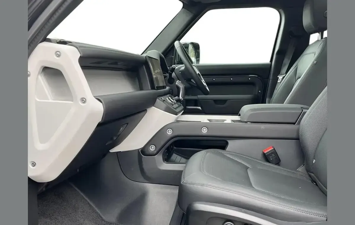 Used Land Rover Defender SE Dynamic 245 HP (180 kW) 2025 Grey SUV