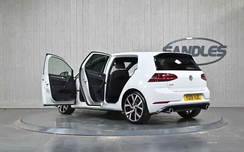 Used VW Golf VII GTI 245 HP (180 kW) 2019 White Hatchback
