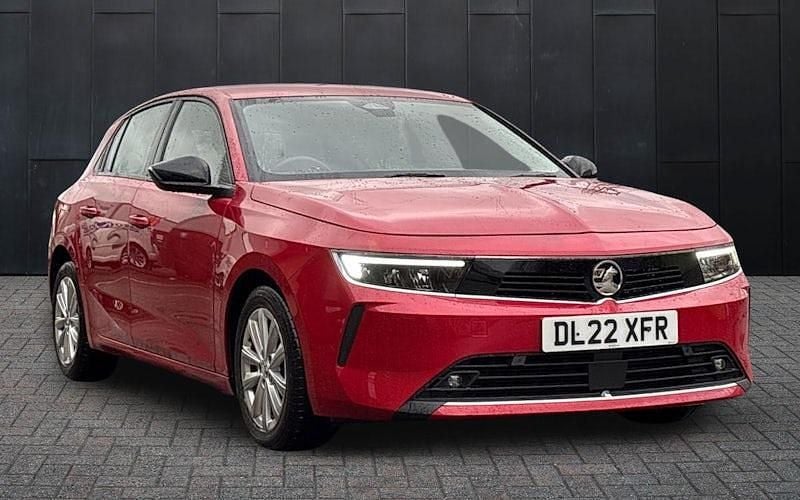 Used 2025 Vauxhall Astra Design Edition Hatchback | £14,299 (Super price) - Image 1/3