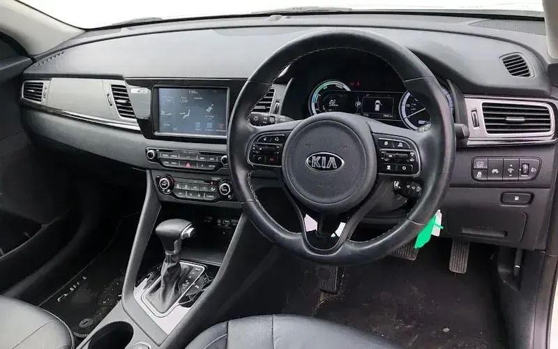 Gebraucht Kia Niro 141 PS (103 kW) 2019 Weiß SUV