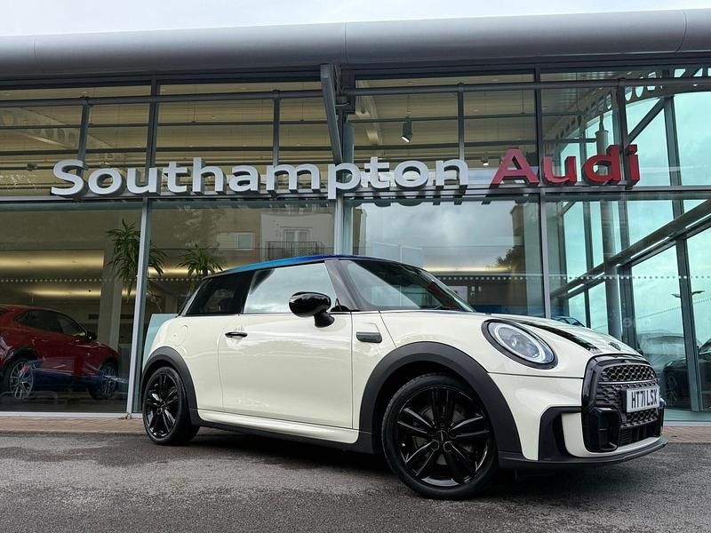 White Used 2022 Mini Cooper Hatch Hatchback | £16,490 (Fair price) - Image 1/3