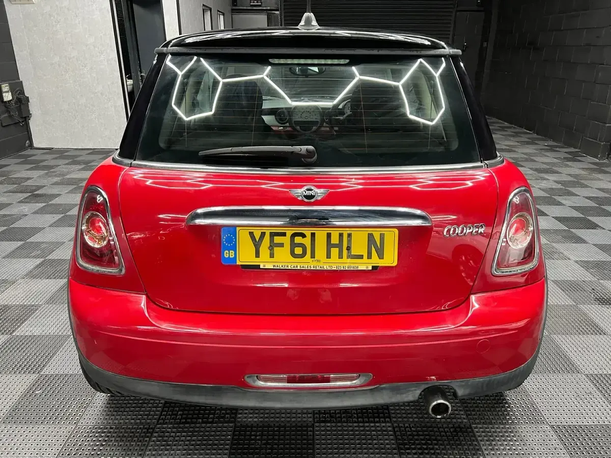 Used Mini Cooper Hatch 122 HP (89 kW) 2011 Red Hatchback