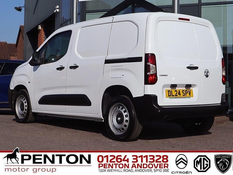 Used Vauxhall Combo S 100 HP (73 kW) 2024 White MPV