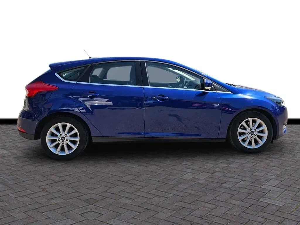 Used Ford Focus Titanium 125 HP (91 kW) 2017 Blue Hatchback