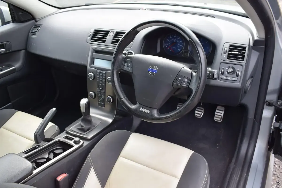 Used Volvo C30 R-Design 115 HP (84 kW) 2011 Silver Hatchback