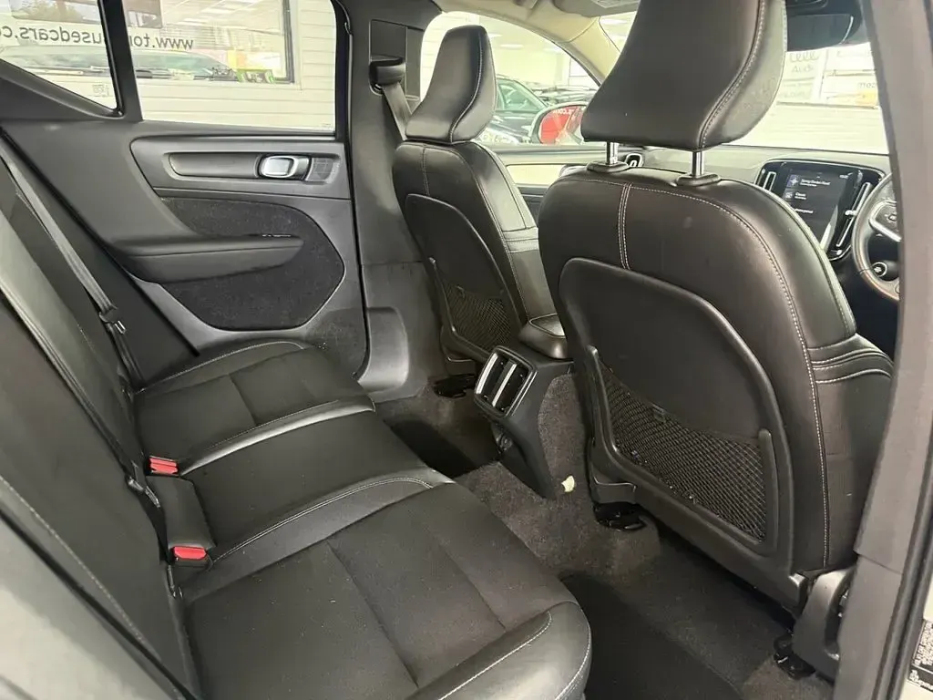 Used Volvo XC40 Momentum 163 HP (119 kW) 2020 White SUV